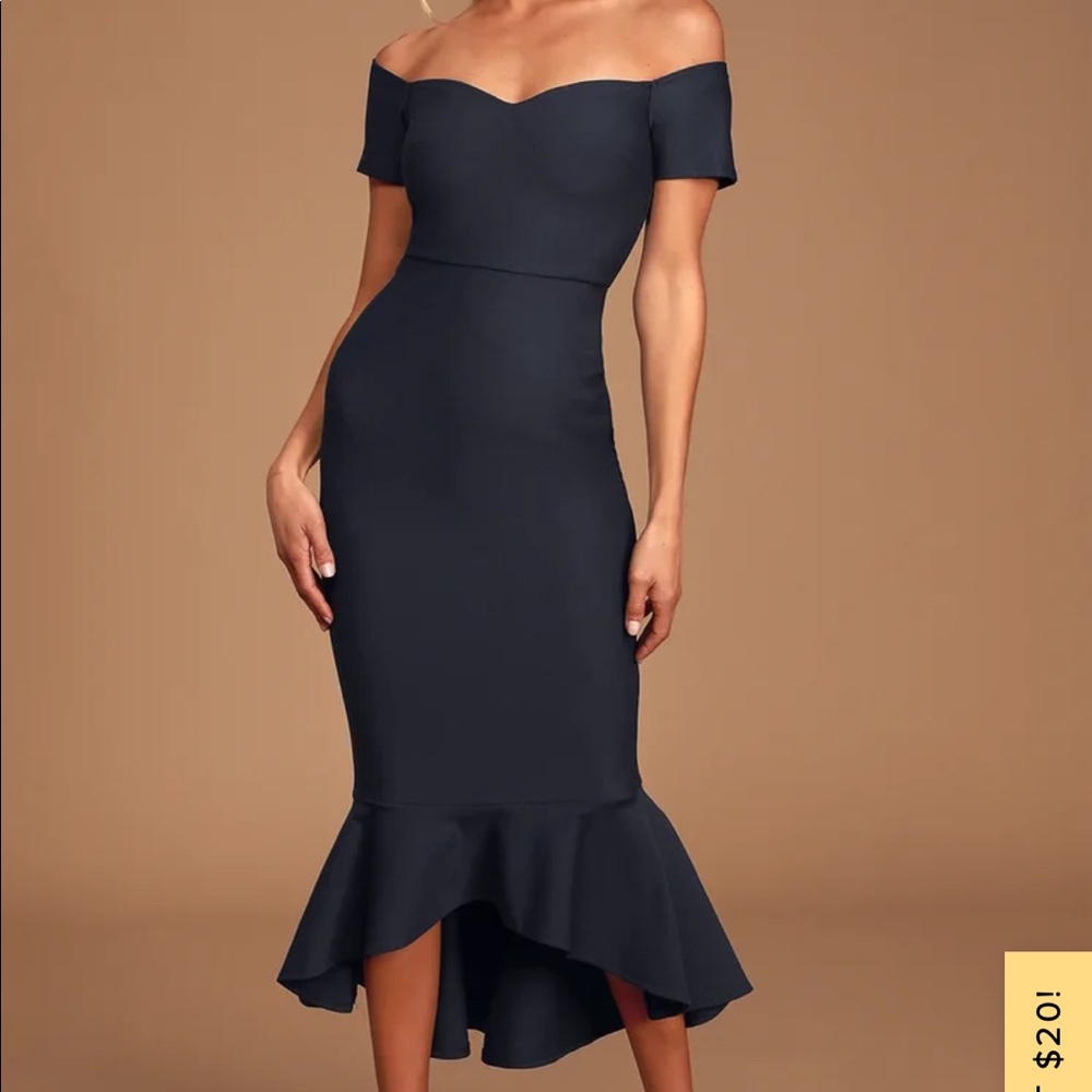 Lulu’s NWT Blue Off-the-Shoulder trumpet hem